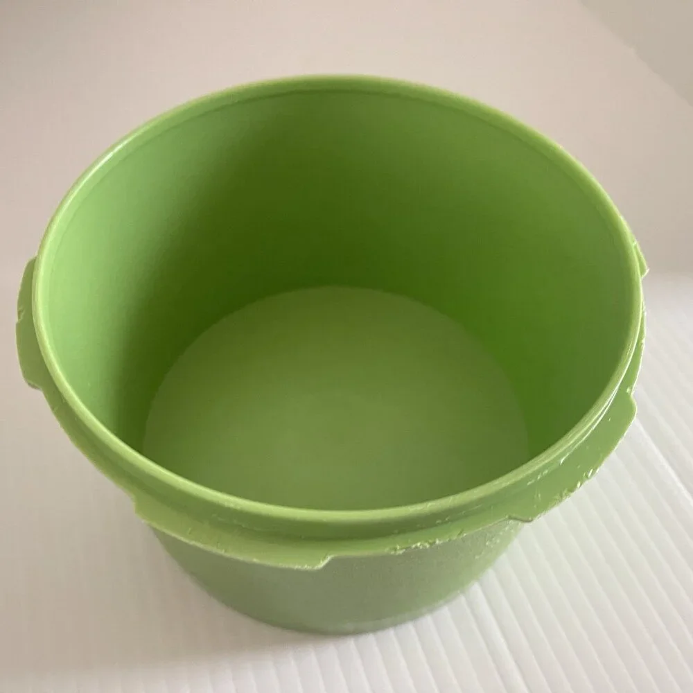 Tupperware Avocado Green Servalier Canister Container 1298-16 Vintage